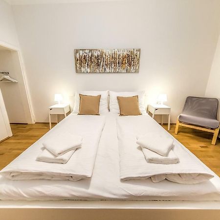 Beautiful City Apartment At Famous Ballgasse Wenen Buitenkant foto