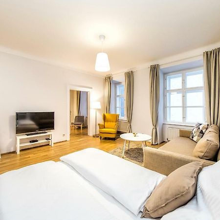 Beautiful City Apartment At Famous Ballgasse Wenen Buitenkant foto