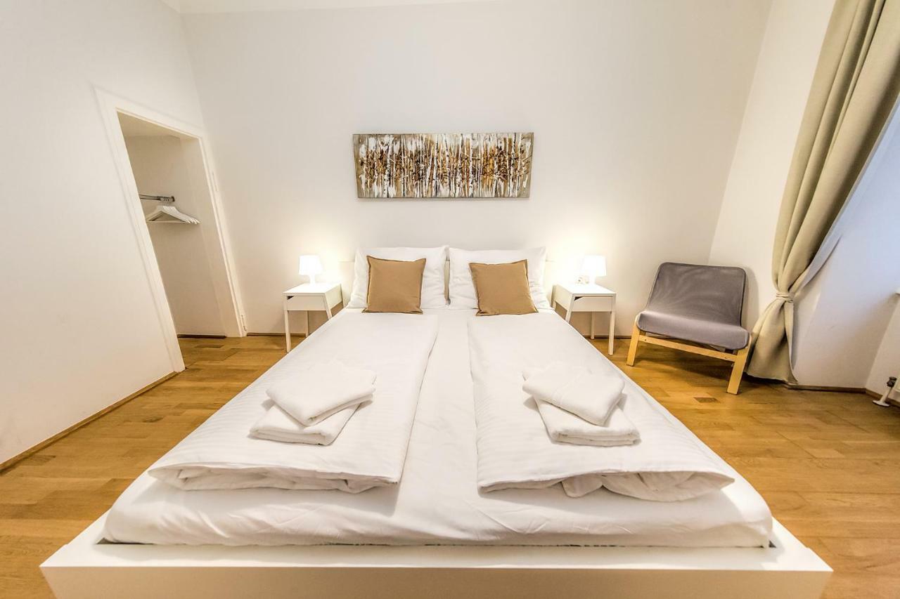 Beautiful City Apartment At Famous Ballgasse Wenen Buitenkant foto