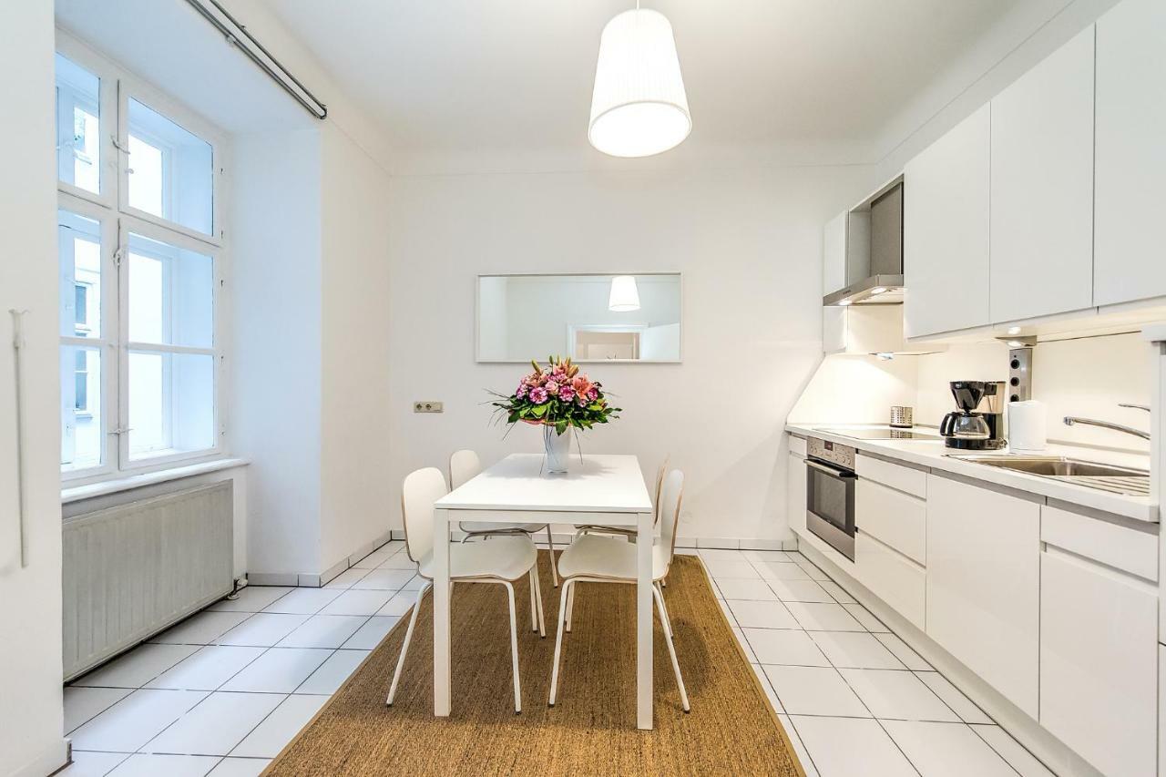 Beautiful City Apartment At Famous Ballgasse Wenen Buitenkant foto