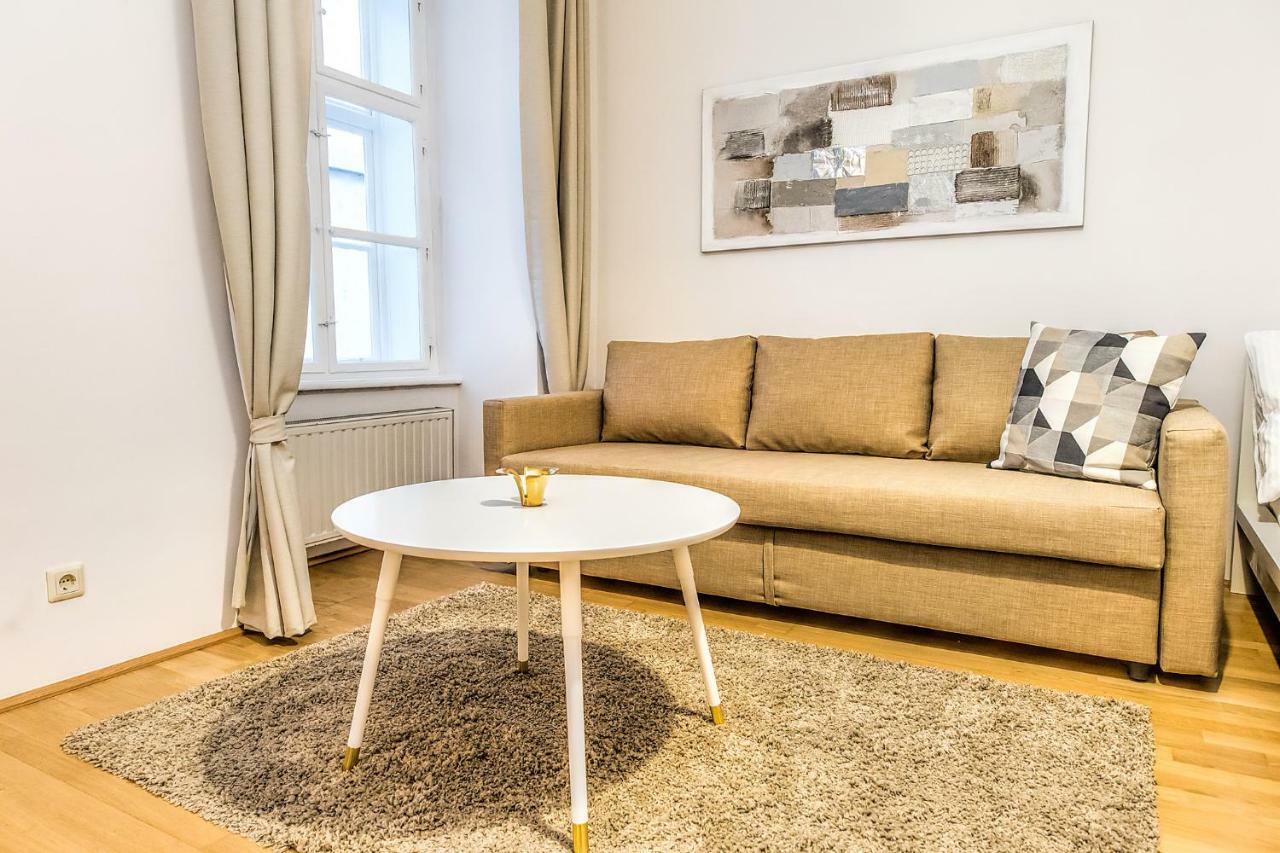 Beautiful City Apartment At Famous Ballgasse Wenen Buitenkant foto