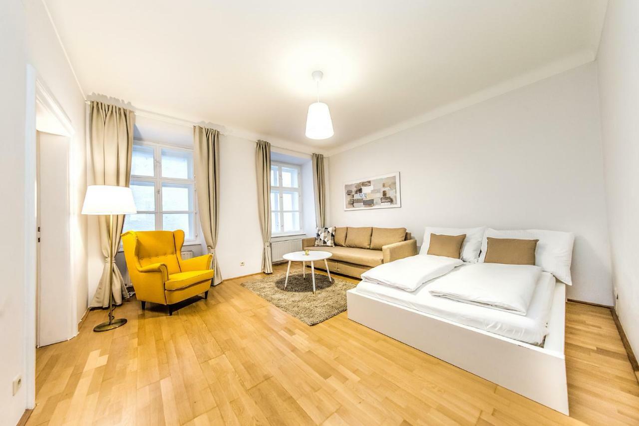 Beautiful City Apartment At Famous Ballgasse Wenen Buitenkant foto